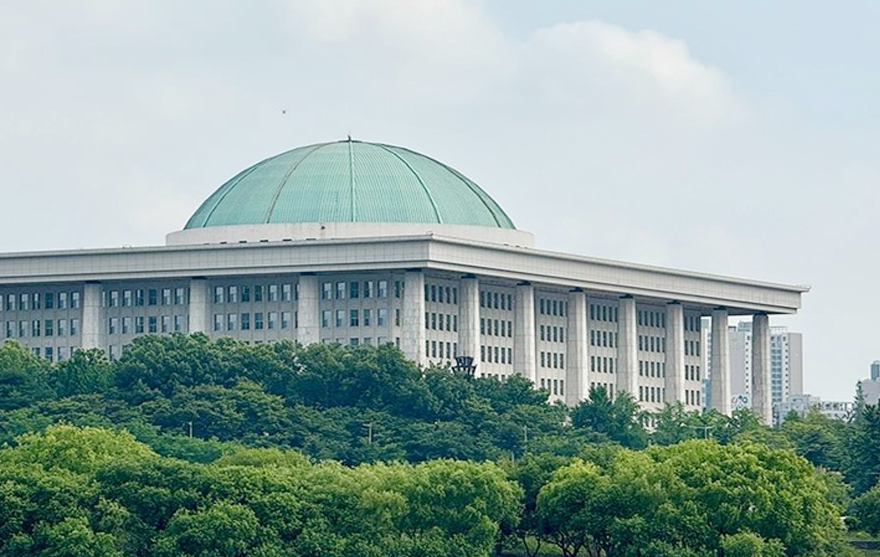 노동절 법정공휴일 지정안 행안위 소위 통과…5월 1일 공휴일화 추진 중_수정.png