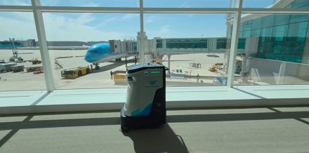 크린텍, 인천공항 자율주행 청소로봇 21대 납품